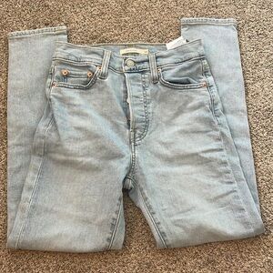 Levi’s wedgie skinny light wash 26